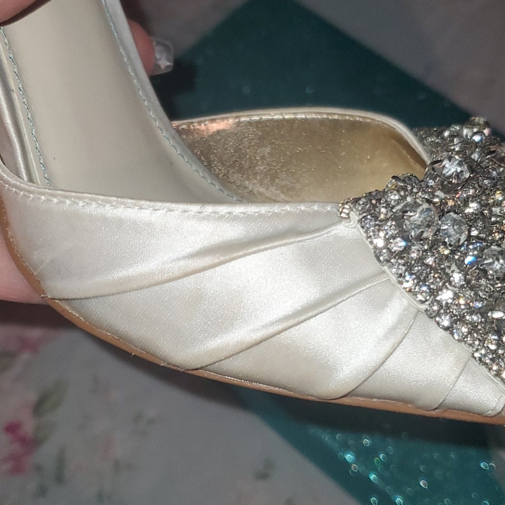 Shoes - Picture 7 of 8